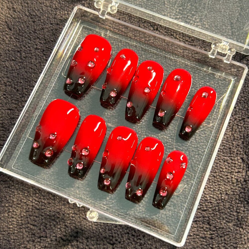 Ersa Press-On Nails - Blood Beats - Size Medium